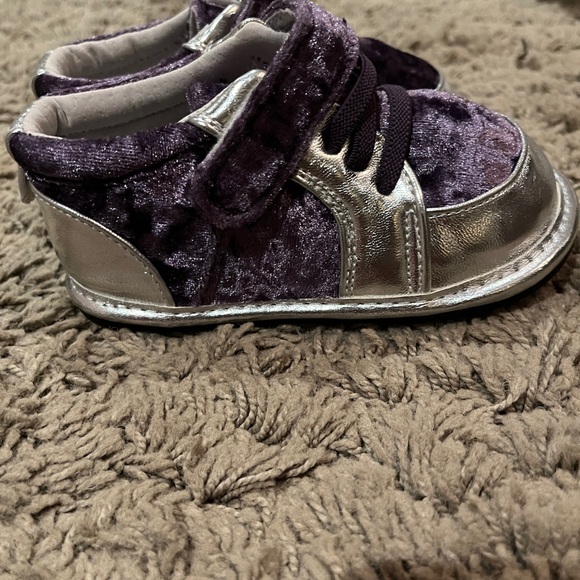 Jack & Lilly toddler shoe, size 30-36 months, never worn - Picture 2 of 7